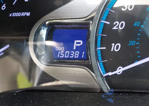 2013 Toyota Sienna Xle V6 8 Passenger z USA, uszkodzony, nr VIN 5TDYK3DC1DS380956